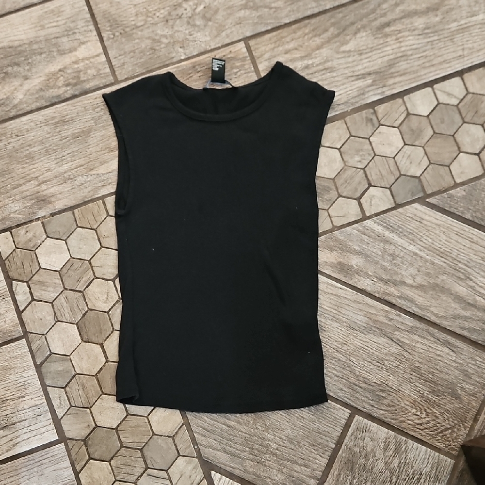Forever 21 Black Fitted Sleeveless Tee